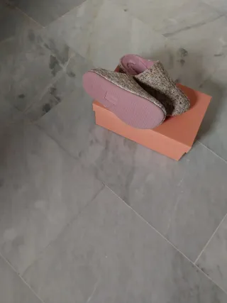 Zapatillas casa mujer beige y rosa