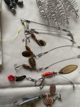 Lote de pesca: carrete, hilos, flotadores y señuel