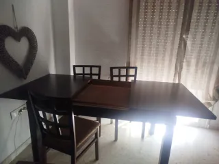 Mesa comedor+ 4 sillas madera color sapelli oscuro