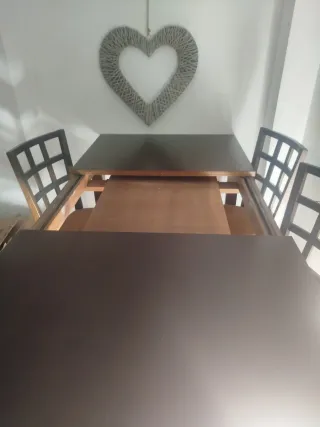 Mesa comedor+ 4 sillas madera color sapelli oscuro