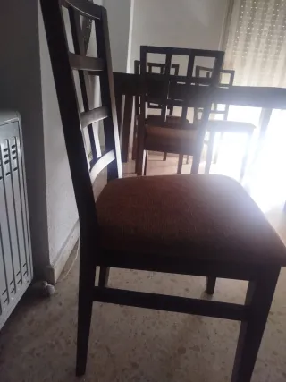 Mesa comedor+ 4 sillas madera color sapelli oscuro