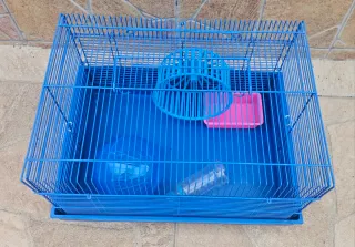 Jaula para mascotas azul y rosa