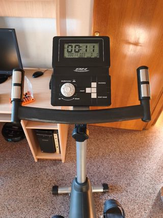 Bicicleta Estática BH Fitness Modelo MAX RHYNO