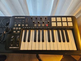 M audio oxygen25 midi keyboard