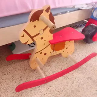 Caballo balancín de madera