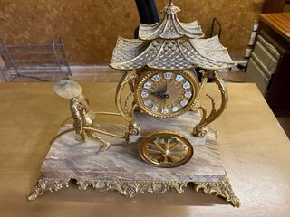 Reloj escultura carro chino bronce y mármol