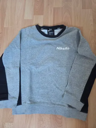 Sudadera Nike Niño Gris y Negro talla M. 137-147cm