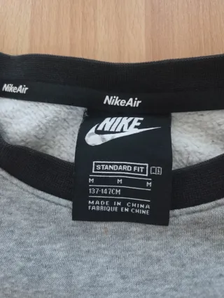 Sudadera Nike Niño Gris y Negro talla M. 137-147cm