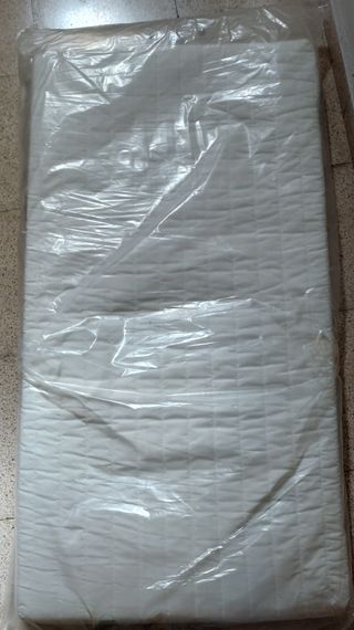 2 Cunas de bebé con colchones