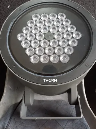Proyector LED Thorn para discoteca/escenario