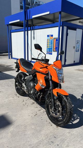 Kawasaki ER-6N limitada en papeles y físico