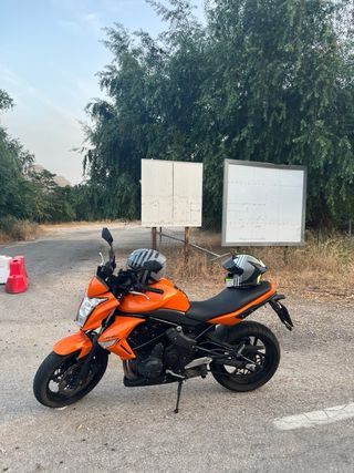 Kawasaki ER-6N limitada en papeles y físico