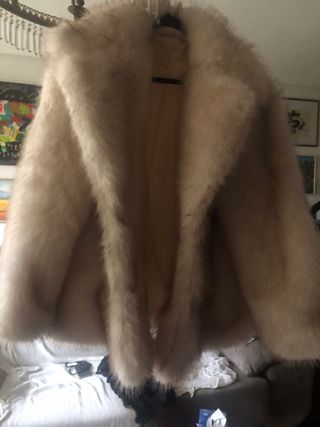 Abrigo pelo sintético beige/blanco talla única