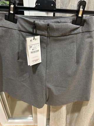 Falda pantalón gris con botones