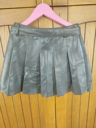 Falda de cuero plisada niña