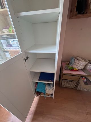 Vitrina IKEA Blanca y Madera