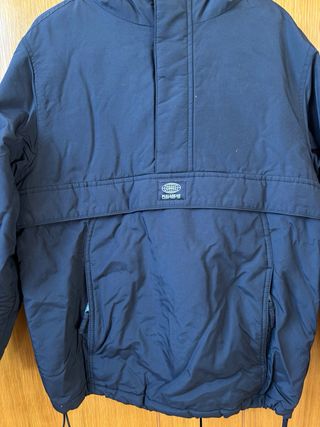 Chaqueta acolchada con capucha negro-estilo anorak