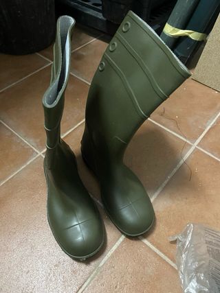 Botas de agua con puta de hierro