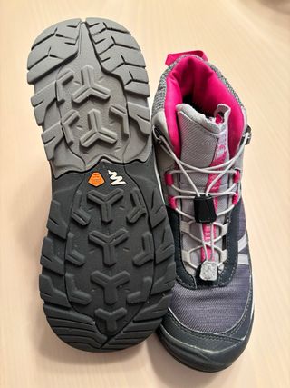 Pantalones t14 y botas de montaña Quechua t36