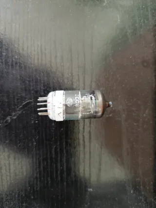 Válvula Mullard 12AT7 ECC81