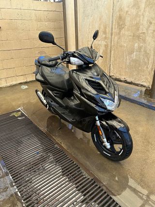 Moto Yamaha Aerox 49cc Negra