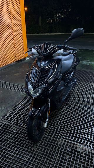 Moto Yamaha Aerox 49cc Negra