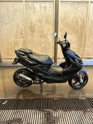 Moto Yamaha Aerox 49cc Negra