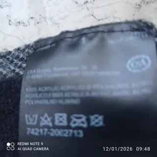 Sciarpa nera e grigia