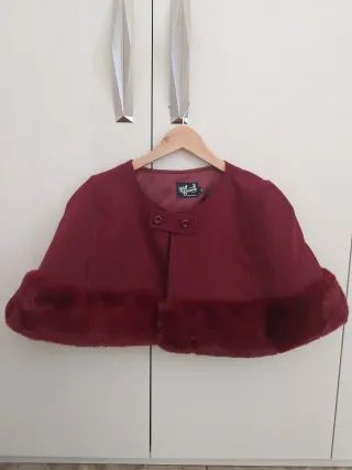 Capa Hell Bunny burdeos con pelo