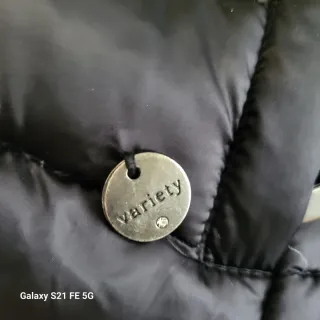 Piumino donna giovane nero.