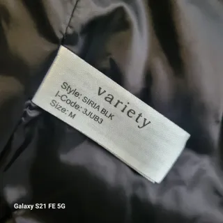 Piumino donna giovane nero.