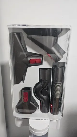 Soporte Dyson con accesorios