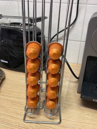 Cafetera Nespresso Krups con soporte