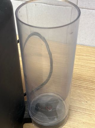 Cafetera Nespresso Krups con soporte