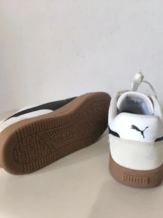 Zapatillas Puma Blancas y Beige