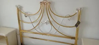 Dormitorio completo: cama, somier y mesitas