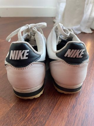 Nike Cortez Blancas y Negras