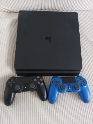 PS4 (PlayStation 4) con 2 mandos