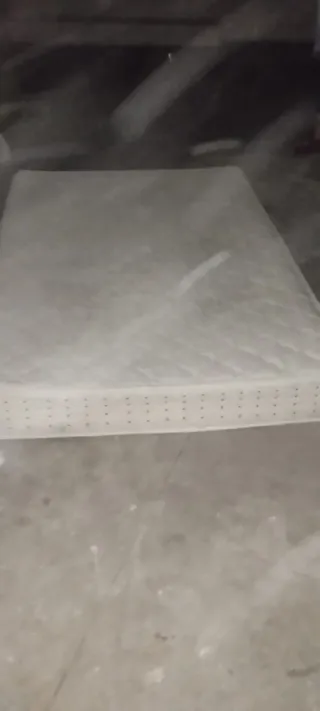 Somier y colchones beige