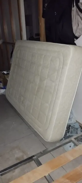 Somier y colchones beige