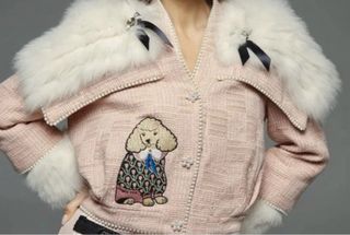 Chaqueta rosa con cuello de pelo  Marca Le cruel