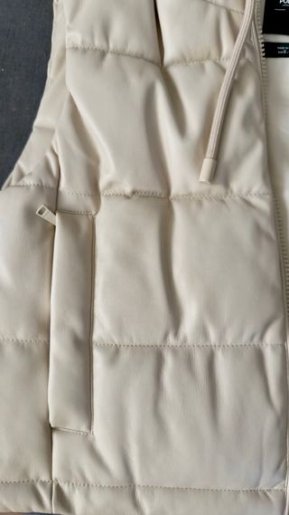 Chaleco corto polipiel beige