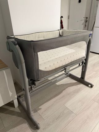 Minicuna Chicco gris con colchón nuevo