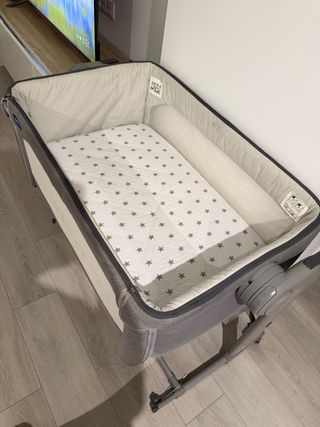 Minicuna Chicco gris con colchón nuevo