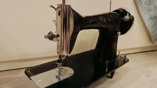 Máquina de coser Alfa antigua Eibar