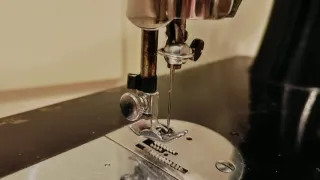 Máquina de coser Alfa antigua Eibar