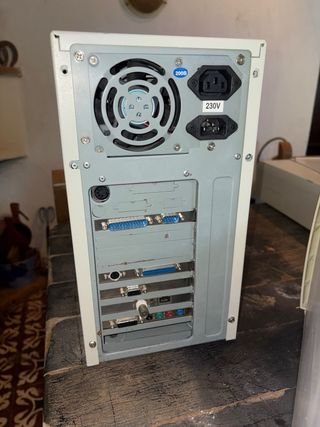 Antiguo pc pentium mmx