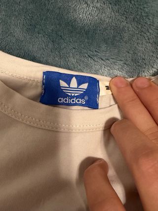 Camiseta Adidas blanca con número 3