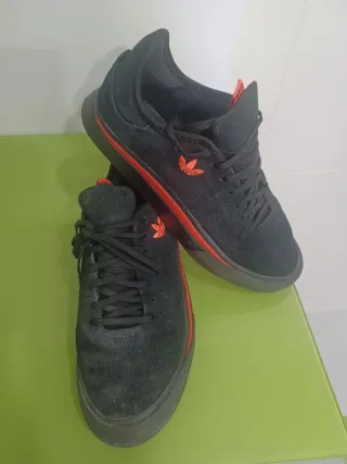 Zapatillas Adidas Negras y Rojas