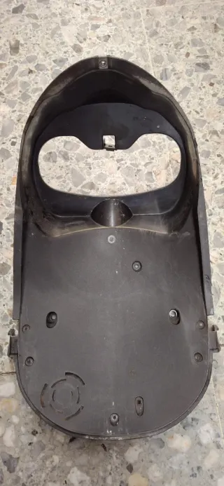 Despiece Aprilia SR Motard  Frontal Caja filtro ai